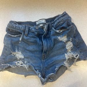 Abercrombie & Fitch The Mom Short High Rise Size 28